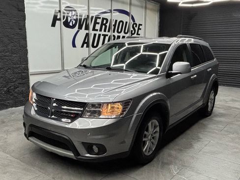 Used 2016 Dodge Journey SXT w/ Comfort/Convenience Group FWD image 4