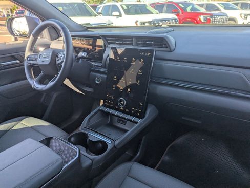 Used 2026 GMC Terrain AT4 image 9