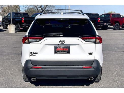 Used 2022 Toyota RAV4 XLE w/ XLE Grade Weather Package AWD/4WD image 4