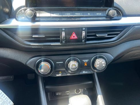 Used 2023 Kia Forte LXS w/ LXS Technology Package FWD image 21
