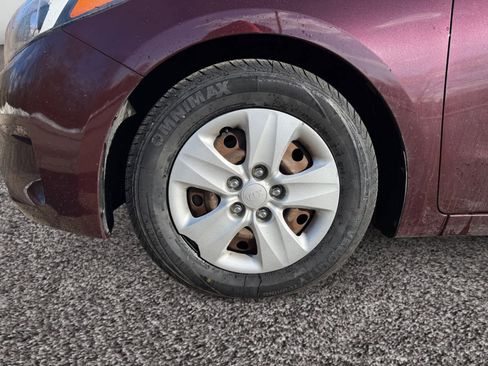 Used 2018 Kia Forte LX image 14