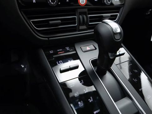 Certified 2026 Porsche Macan S AWD/4WD image 28