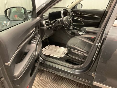 Used 2023 Kia Telluride LX AWD/4WD image 10