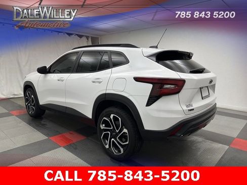 Used 2024 Chevrolet Trax RS w/ Driver Confidence Package image 4