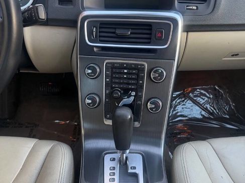 Used 2012 Volvo S60 T5 image 10