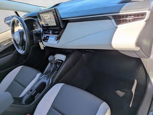 Used 2025 Toyota Corolla LE image 19