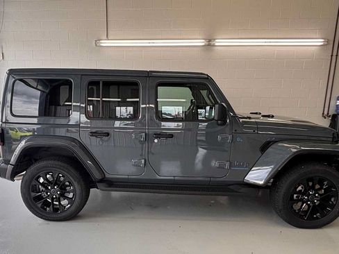 Certified 2025 Jeep Wrangler Unlimited Sahara AWD/4WD image 8