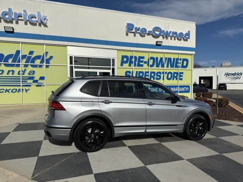 Used 2023 Volkswagen Tiguan SE R-Line image 8