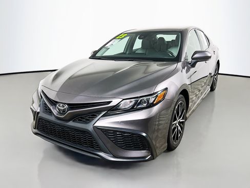 Used 2023 Toyota Camry SE image 10