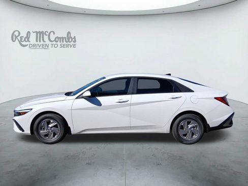 New 2026 Hyundai Elantra SE FWD image 2