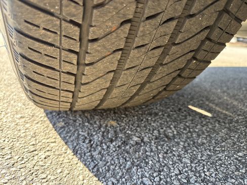 Used 2023 GMC Yukon Denali w/ Denali Reserve Package image 12