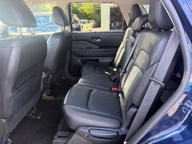 Used 2023 Nissan Pathfinder SL AWD/4WD image 19