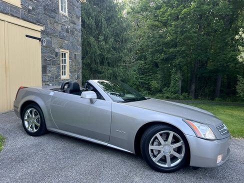 Used 2004 Cadillac XLR RWD image 46