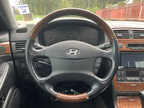 Used 2005 Hyundai XG350 L FWD image 16