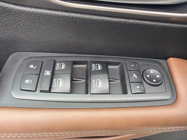 Used 2017 Chrysler Pacifica Limited FWD image 30