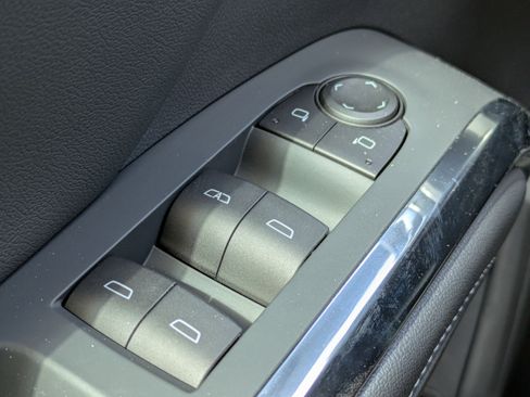 New 2025 Chevrolet Traverse LT image 17