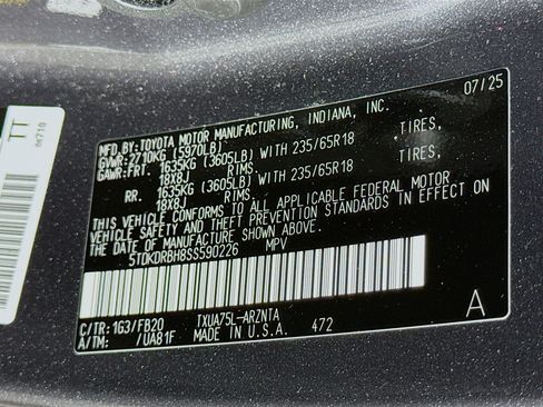 Certified 2025 Toyota Highlander AWD image 30