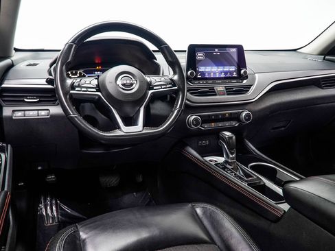 Used 2024 Nissan Altima 2.5 SR FWD image 14