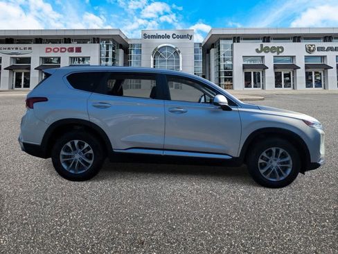 Used 2020 Hyundai Santa Fe SE image 9