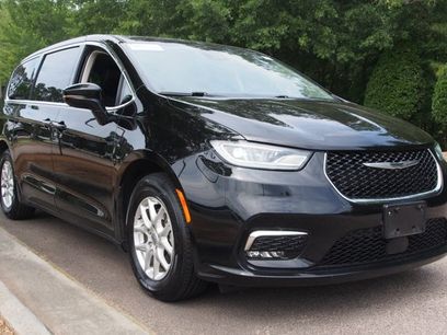 Used 2024 Chrysler Pacifica Touring-L