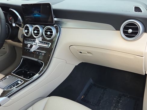 Used 2022 Mercedes-Benz GLC 300 image 17