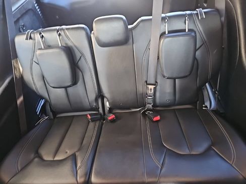 Used 2018 Chrysler Pacifica Touring-L w/ Premium Audio Group FWD image 16