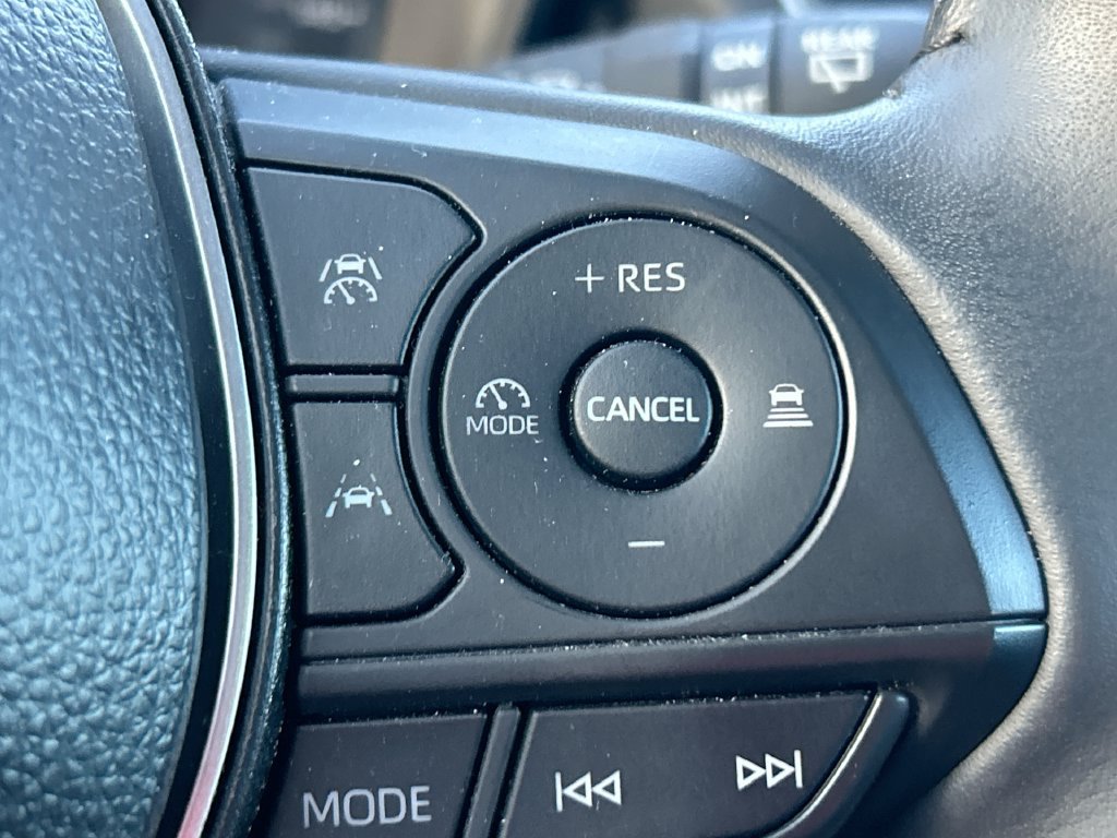 Certified 2025 Toyota Corolla Cross LE FWD image 17