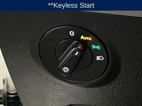 Used 2023 Volkswagen Taos SE image 16