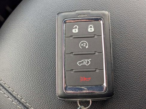 Used 2025 Jeep Grand Cherokee Altitude AWD/4WD image 38