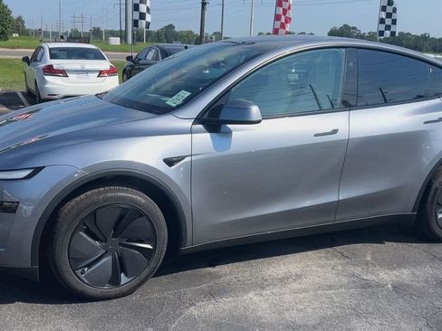 Used 2026 Tesla Model Y 2WD image 4