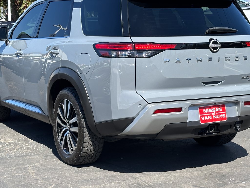 Used 2023 Nissan Pathfinder Platinum AWD/4WD image 5