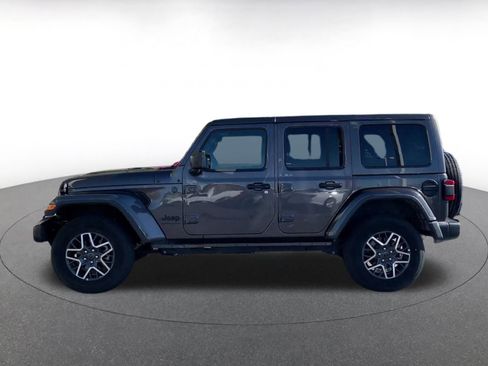 Used 2025 Jeep Wrangler Sahara image 9