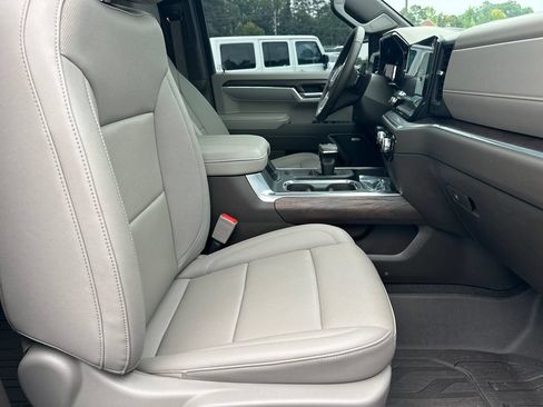 Used 2025 GMC Sierra 1500 SLT w/ SLT Premium Plus Package AWD/4WD image 14