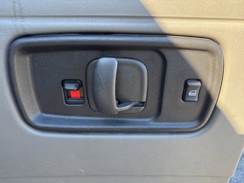 Used 2017 Chevrolet Express 3500 LT w/ LT Preferred Equipment Group image 22