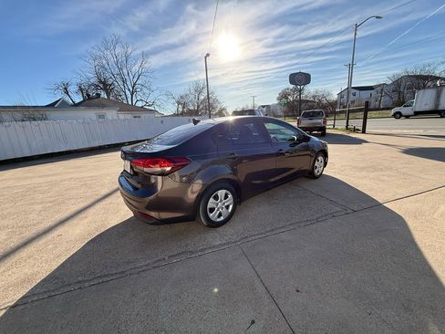 Used 2018 Kia Forte LX image 3