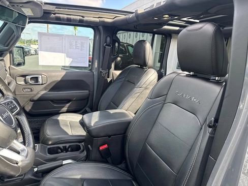 Used 2022 Jeep Wrangler Unlimited Sahara w/ Cold Weather Group AWD/4WD image 18
