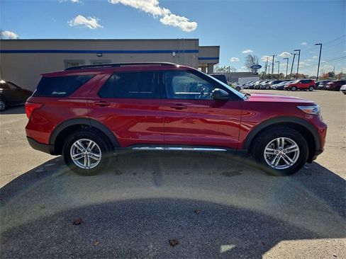 Certified 2022 Ford Explorer XLT w/ Equipment Group 202A image 4