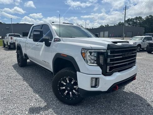 Used 2022 GMC Sierra 2500 AT4 w/ AT4 Preferred Package AWD/4WD image 2