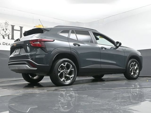 Used 2025 Chevrolet Trax LT FWD image 34