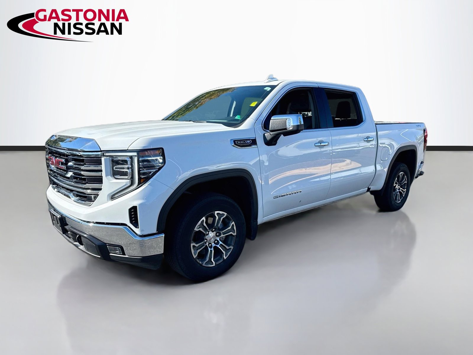 Used 2025 GMC Sierra 1500 SLT AWD/4WD image 3