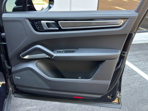 Used 2021 Porsche Cayenne Turbo S image 50