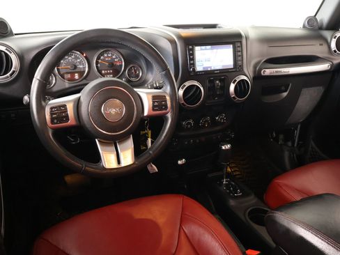 Used 2013 Jeep Wrangler Unlimited Rubicon AWD/4WD image 2