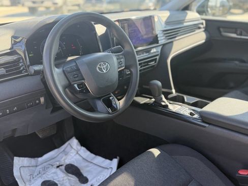 Used 2025 Toyota Camry LE FWD image 9