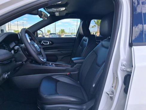 New 2026 Jeep Compass Latitude image 18