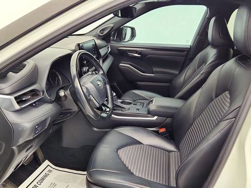 Used 2021 Toyota Highlander XSE FWD image 20