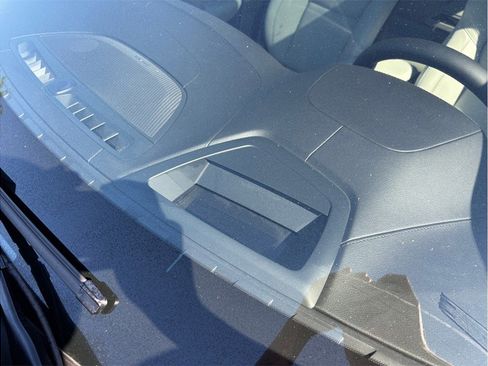 Used 2024 Volvo V60 B5 Cross Country Ultimate w/ Climate Package image 18