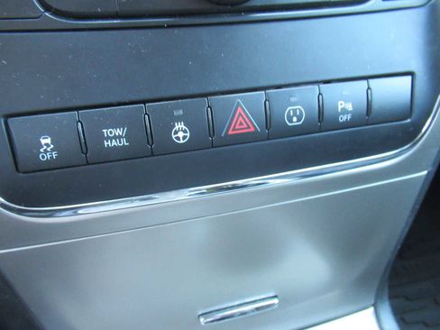 Used 2013 Jeep Grand Cherokee Overland w/ Advance Technology Group image 34