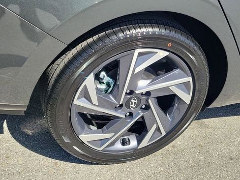 New 2026 Hyundai Elantra Limited image 30