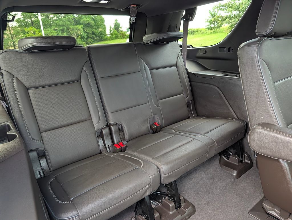 Used 2021 GMC Yukon Denali w/ Denali Premium Package AWD/4WD image 14