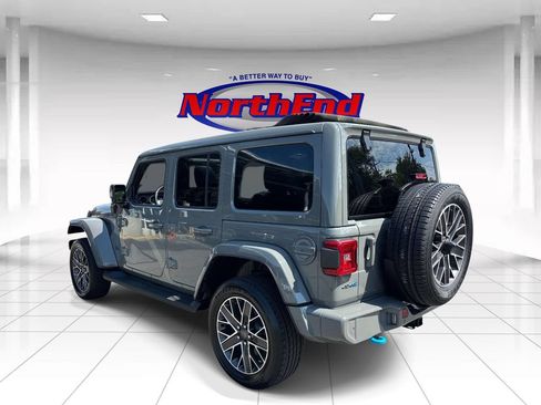 Used 2023 Jeep Wrangler Unlimited Sahara AWD/4WD image 5